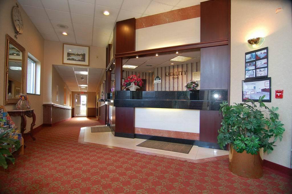 Quality Inn & Conference Center Maple Shade 外观 照片