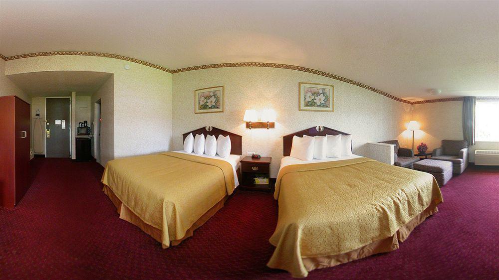 Quality Inn & Conference Center Maple Shade 外观 照片